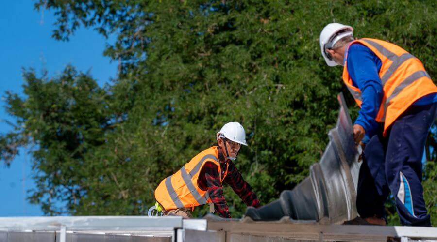 Professional gutter cleaning in Harris, MN